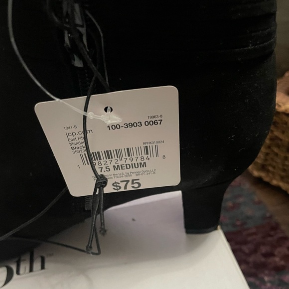 NWT East 5th Black Heeled Ankle Boots Size 7.5 Memory foam - Picture 4 of 7